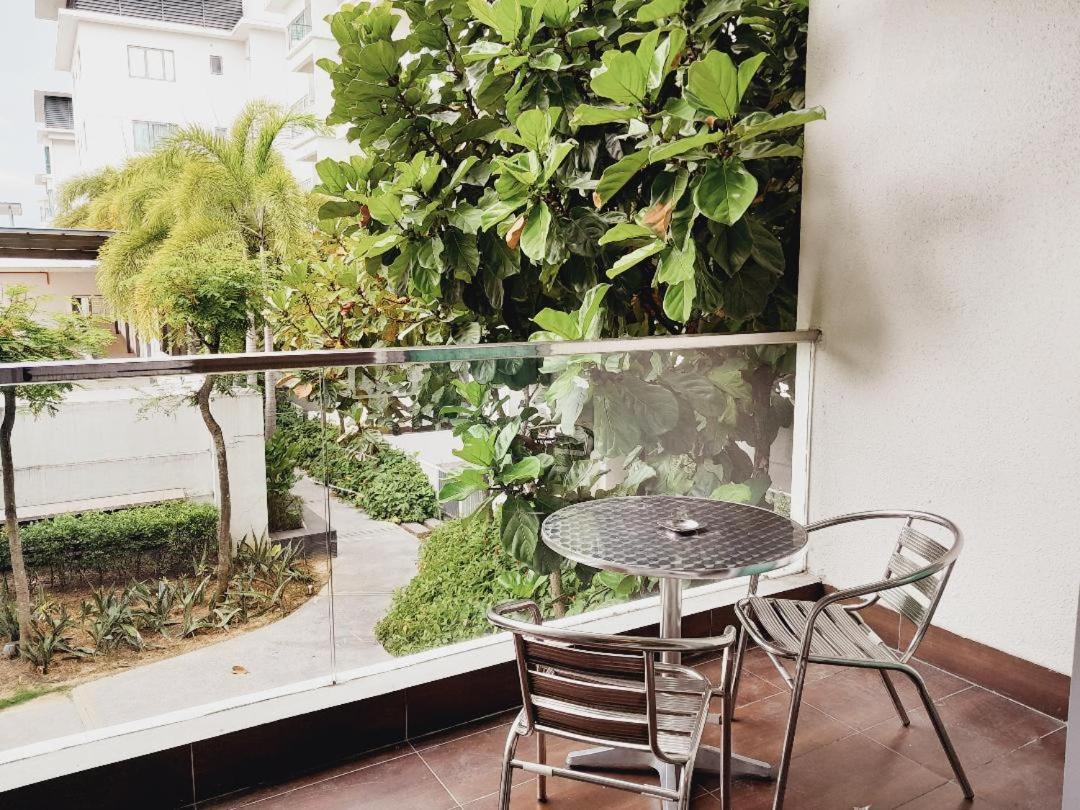 Bulan Guesthouse Imago Kota Kinabalu Exterior foto